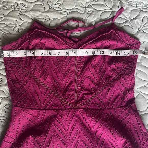 White House Black Market Fuchsia Lace Eyelet Camisole Size 8 - Picture 8 of 12